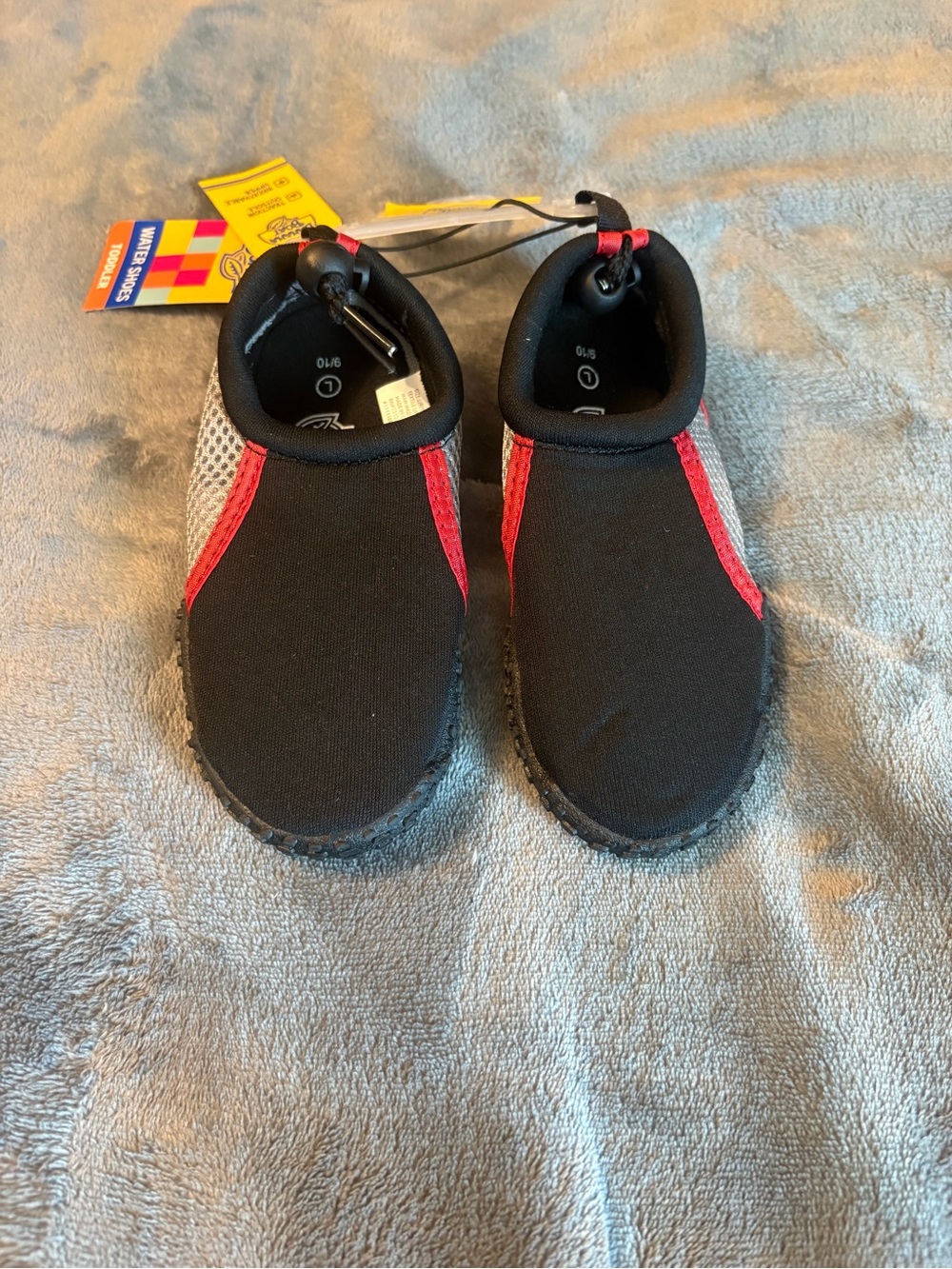 Banana Boat Kids Black and Red Water Shoes Size L (9/10)